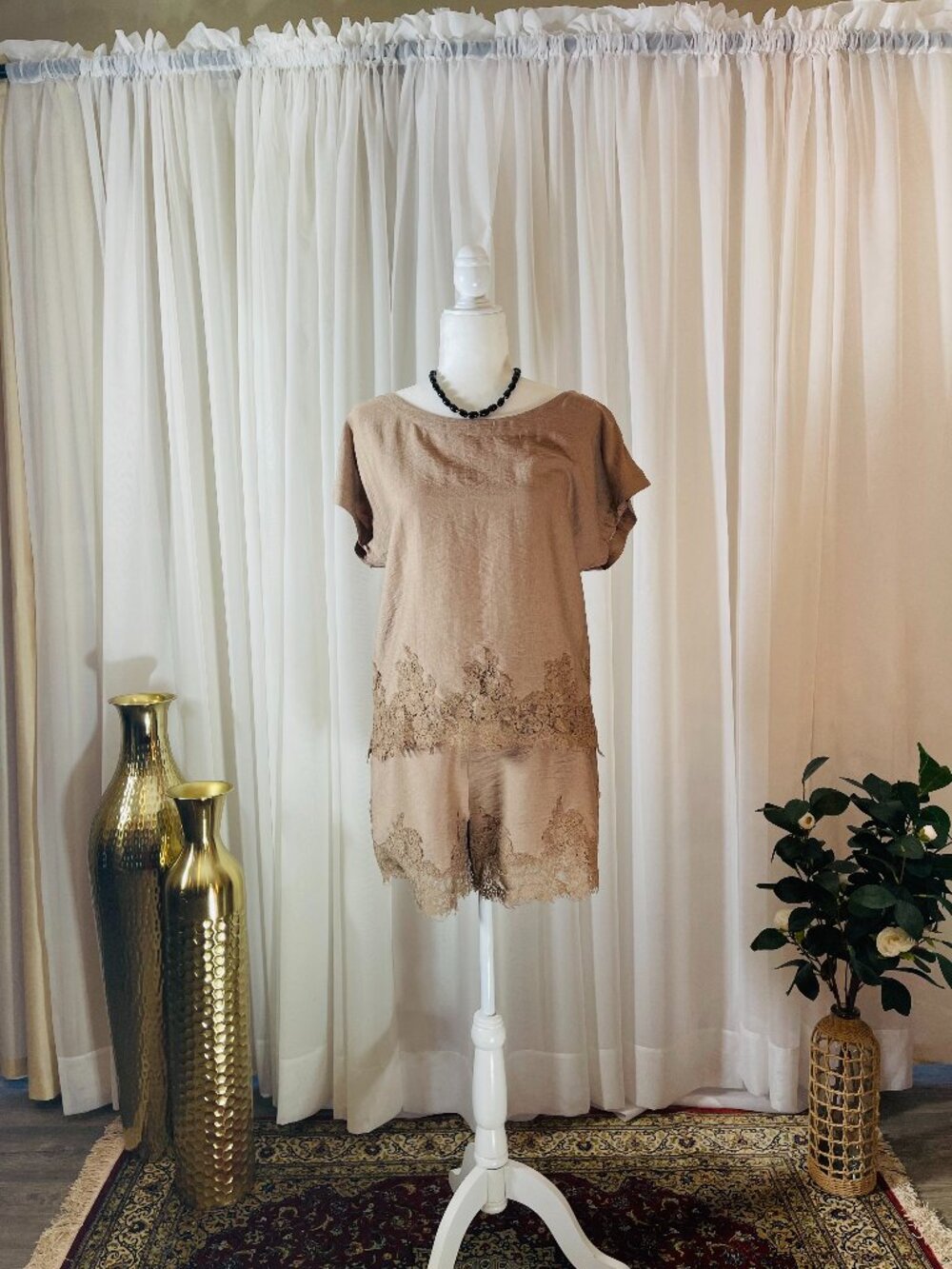 Women Outfits 2 Piece Set blouse and shorts with lace finishes and pockets